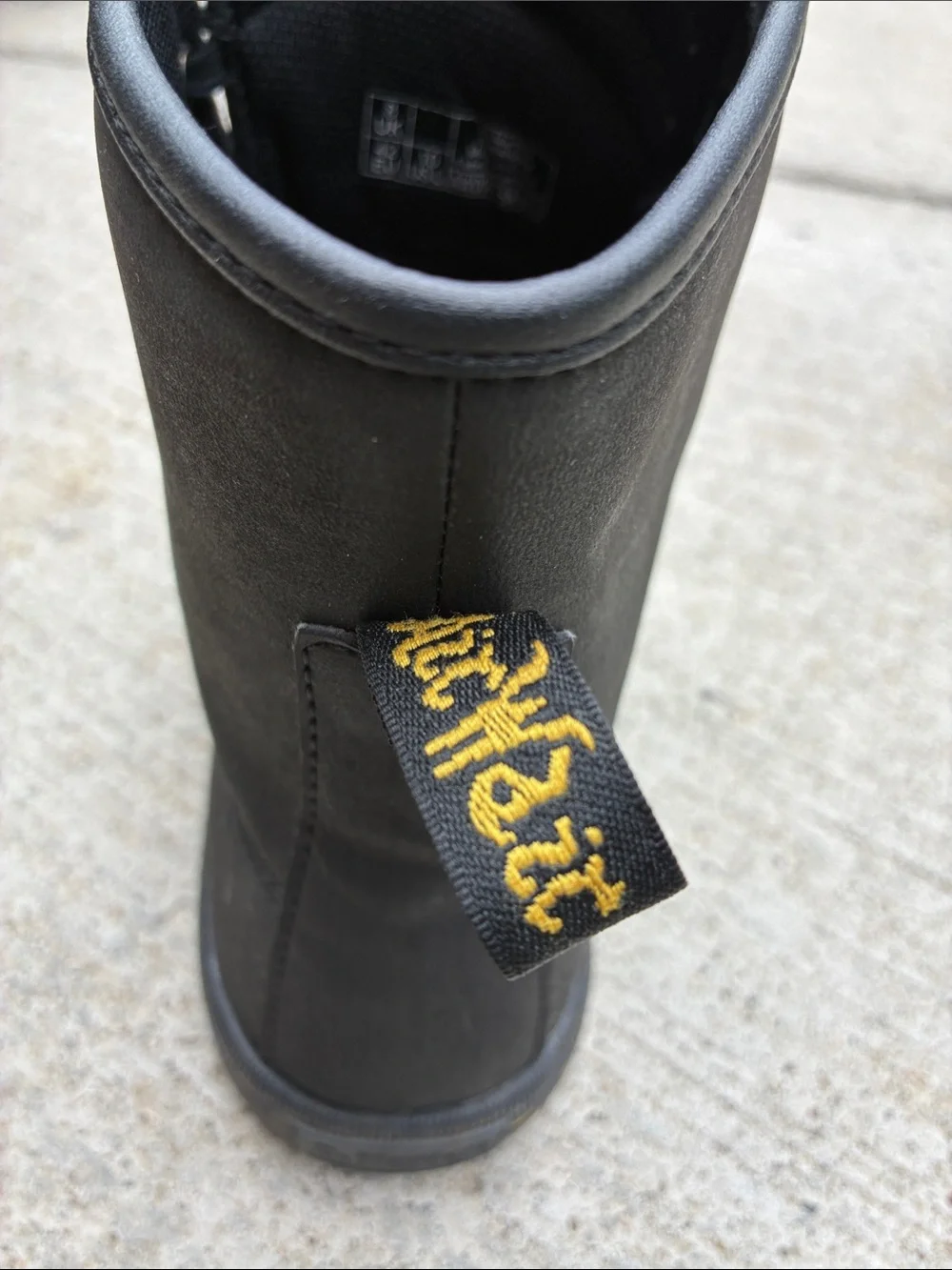 Dr. Martens matte black
